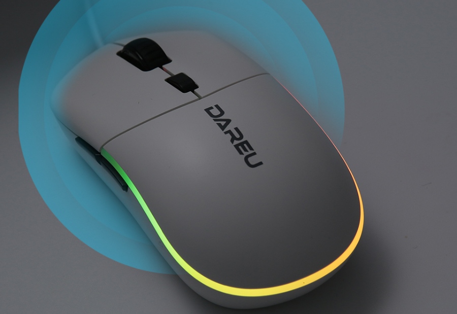 Chuột Gaming có dây DAREU LM121 sử dụng dải đèn LED hình chữ U xung quanh thiết kế, tương đương với đường đua RGB, giúp chuột trở nên phong phú về công nghệ và mang lại hiệu ứng hình ảnh đầy màu sắc.